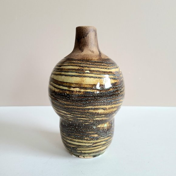 Hand made ceramic vase unusual shape. - Picture 2 of 8